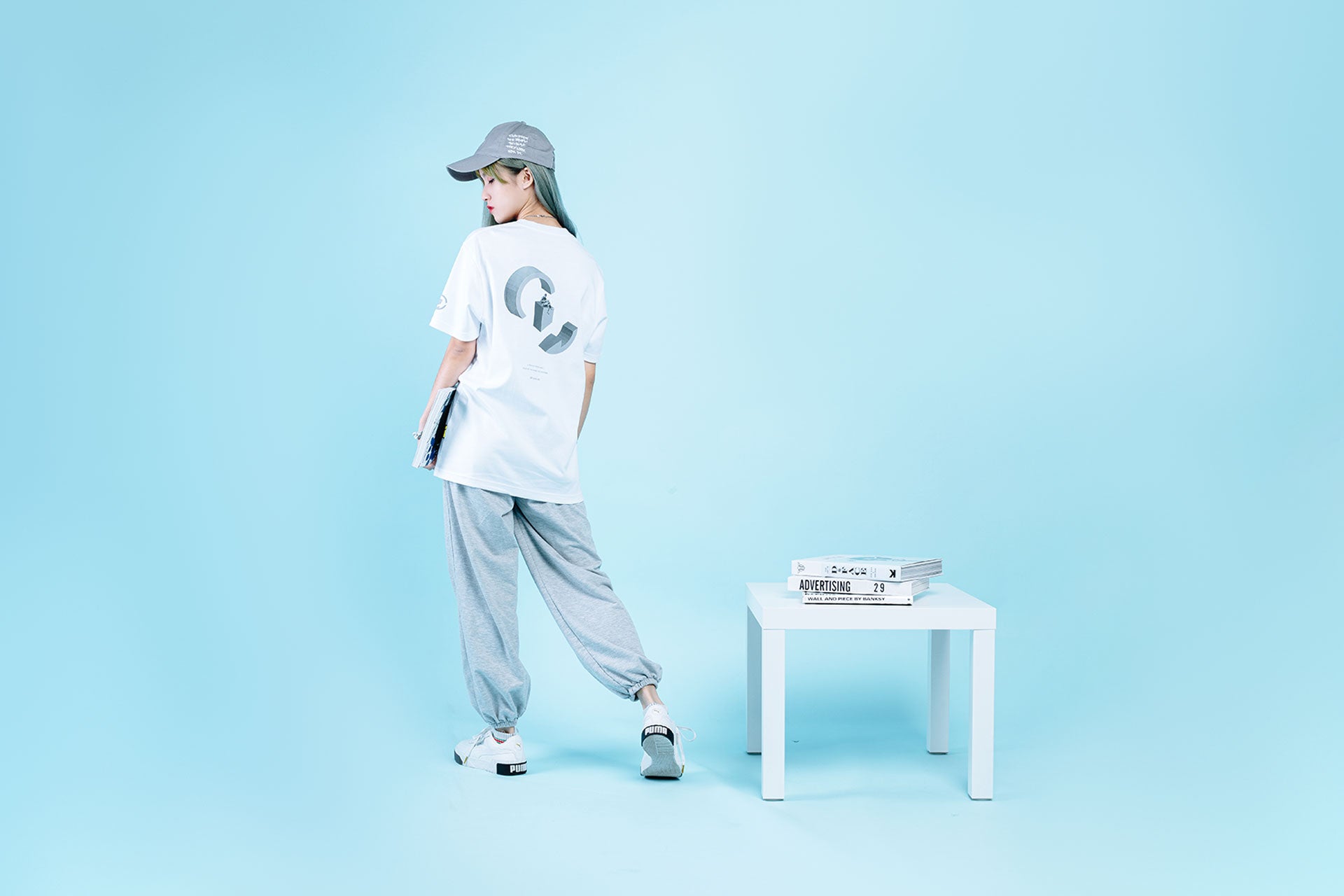 S21 - "Essential" Floating Thinker T-shirt