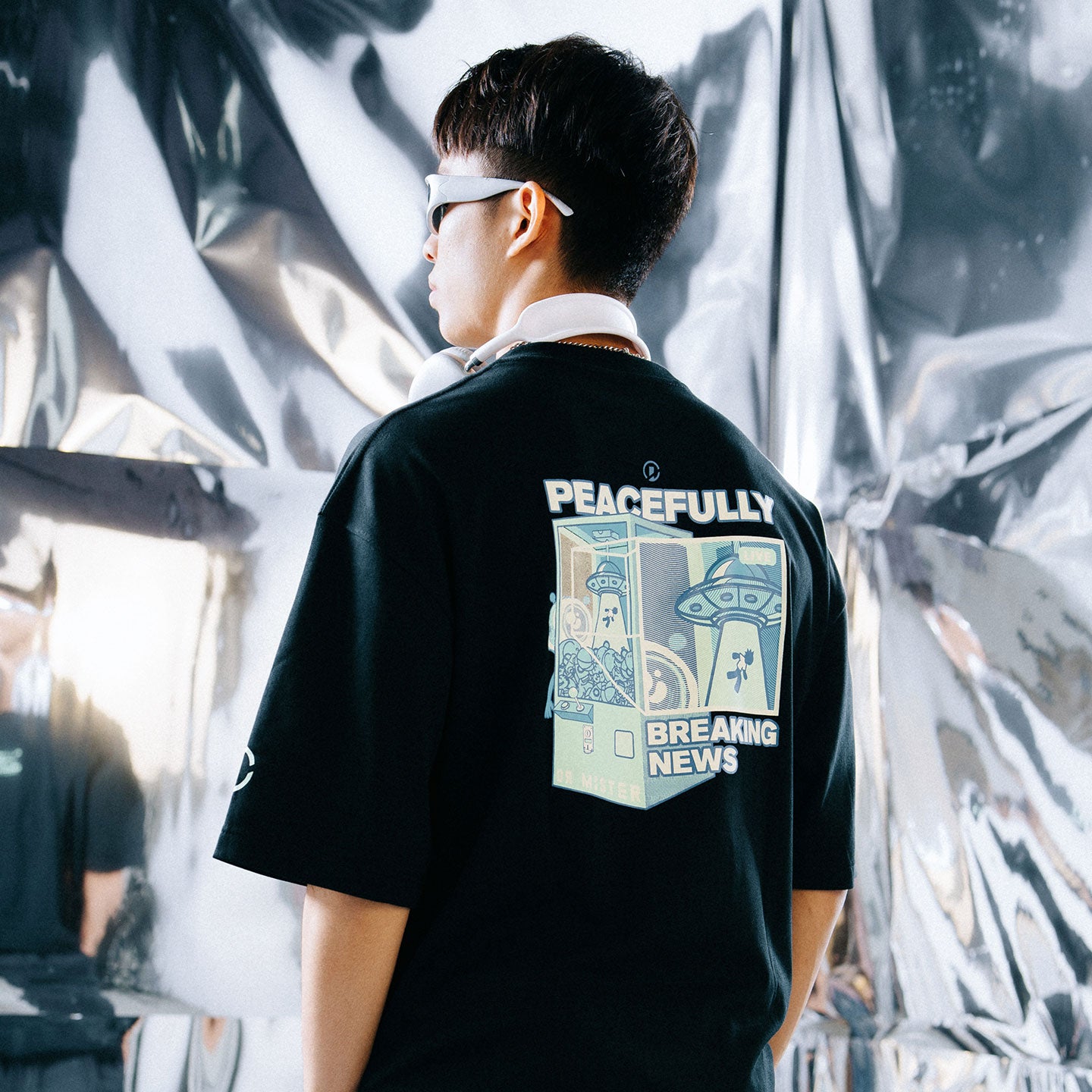 Breaking News Oversized Tee - Black