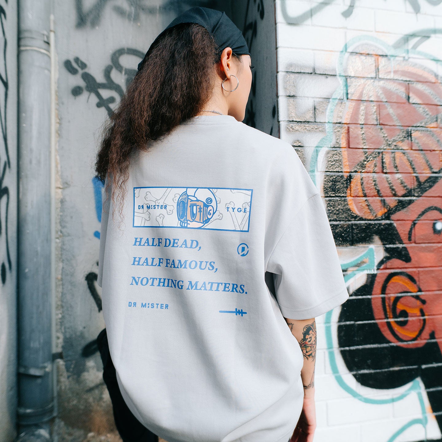 Bones Broad Tee - Light Grey