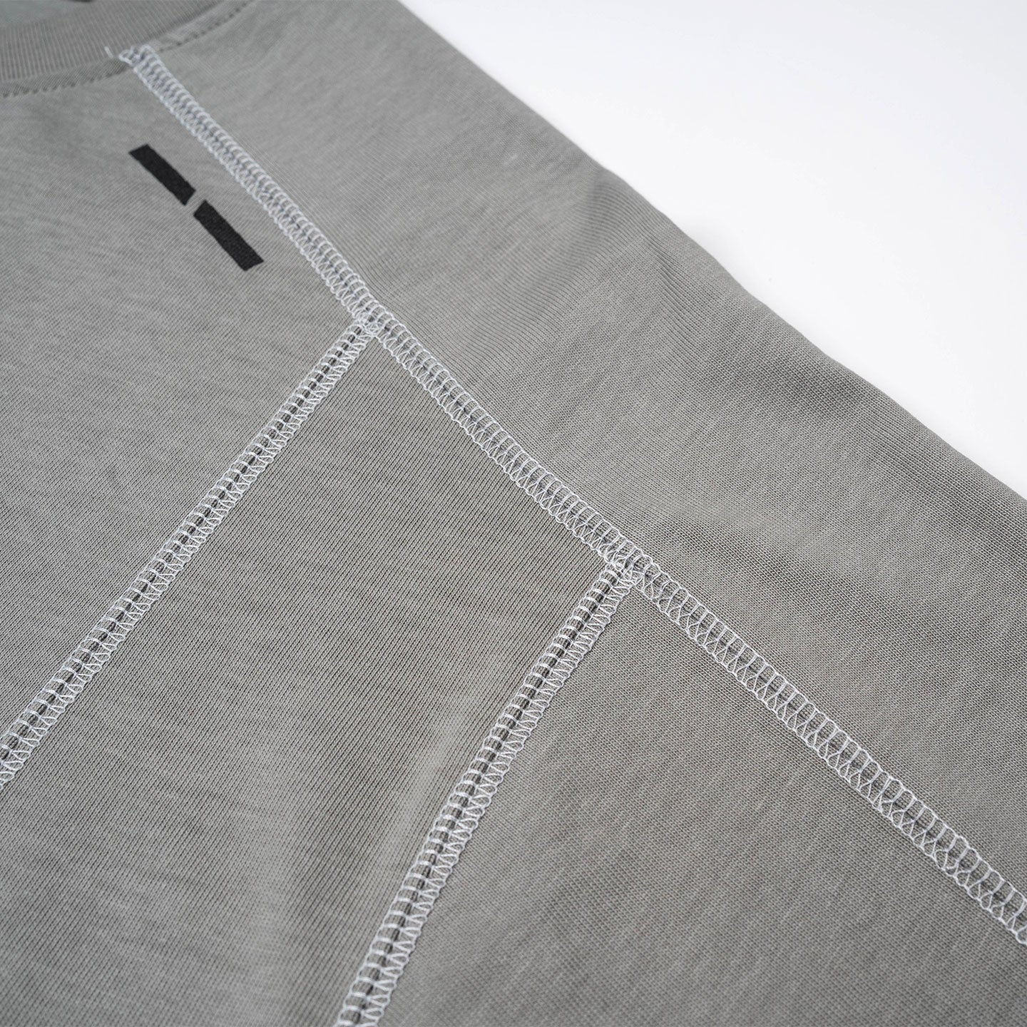 Futur Panelled Tee – Cool Grey
