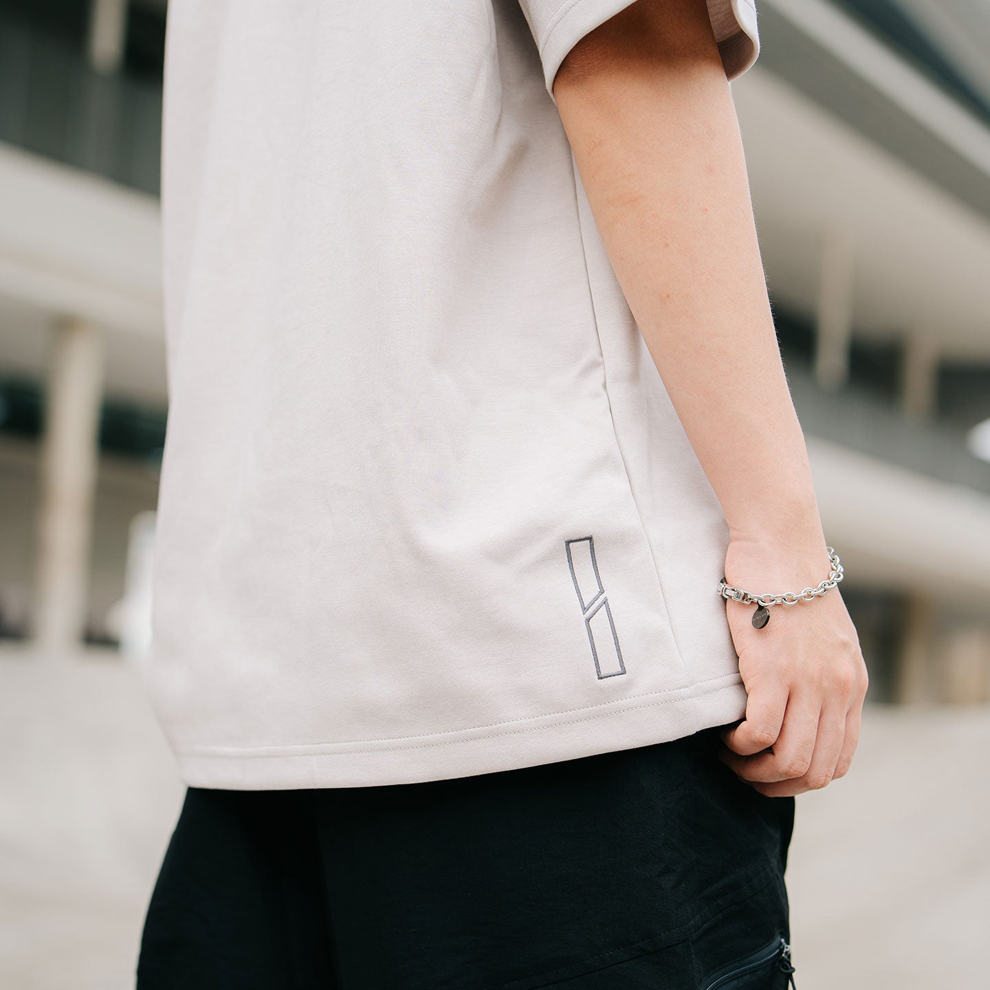 Signature Motif Broad Tee - Bone Beige