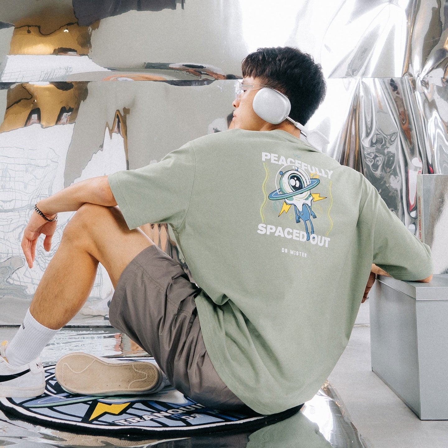 Spaced Out Broad Tee - Moss Green