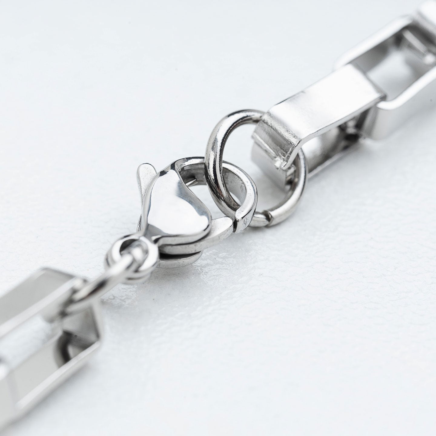 Colossal B-Chain Pendant Necklace - Silver