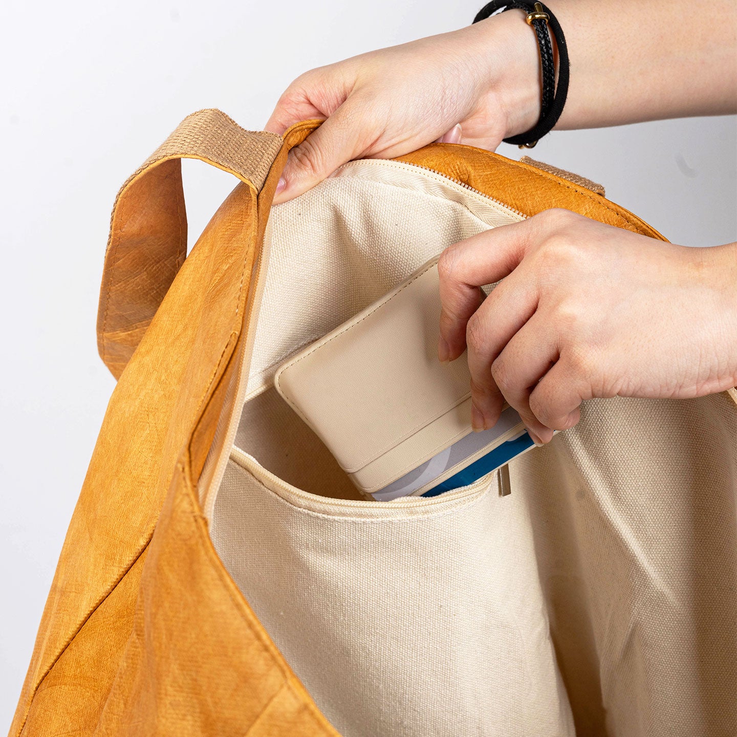 HDHF Tyvek Totebag - Paperbag Khaki