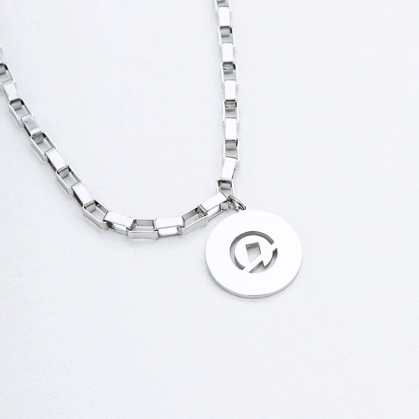 Colossal B-Chain Pendant Necklace - Silver