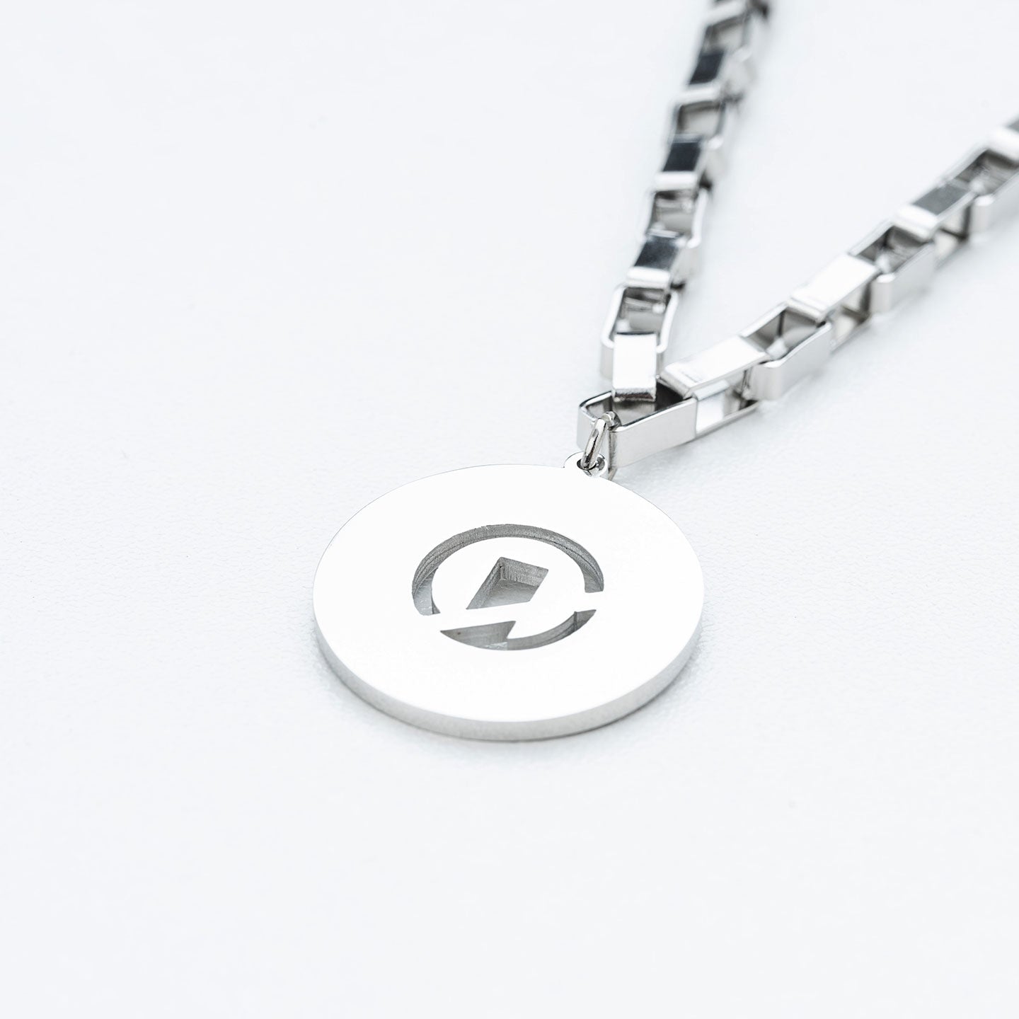 Colossal B-Chain Pendant Necklace - Silver