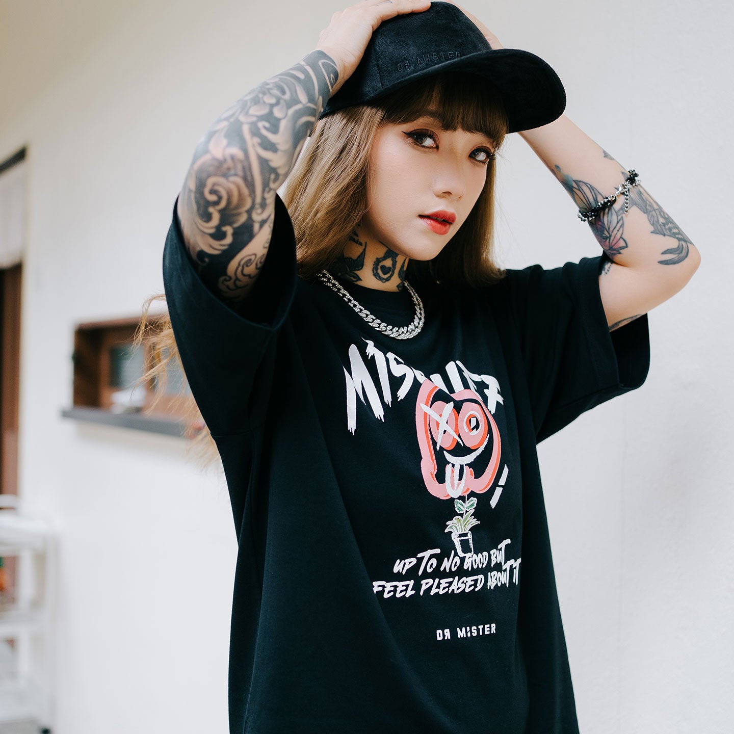 Flora Pot Oversized Tee - Black