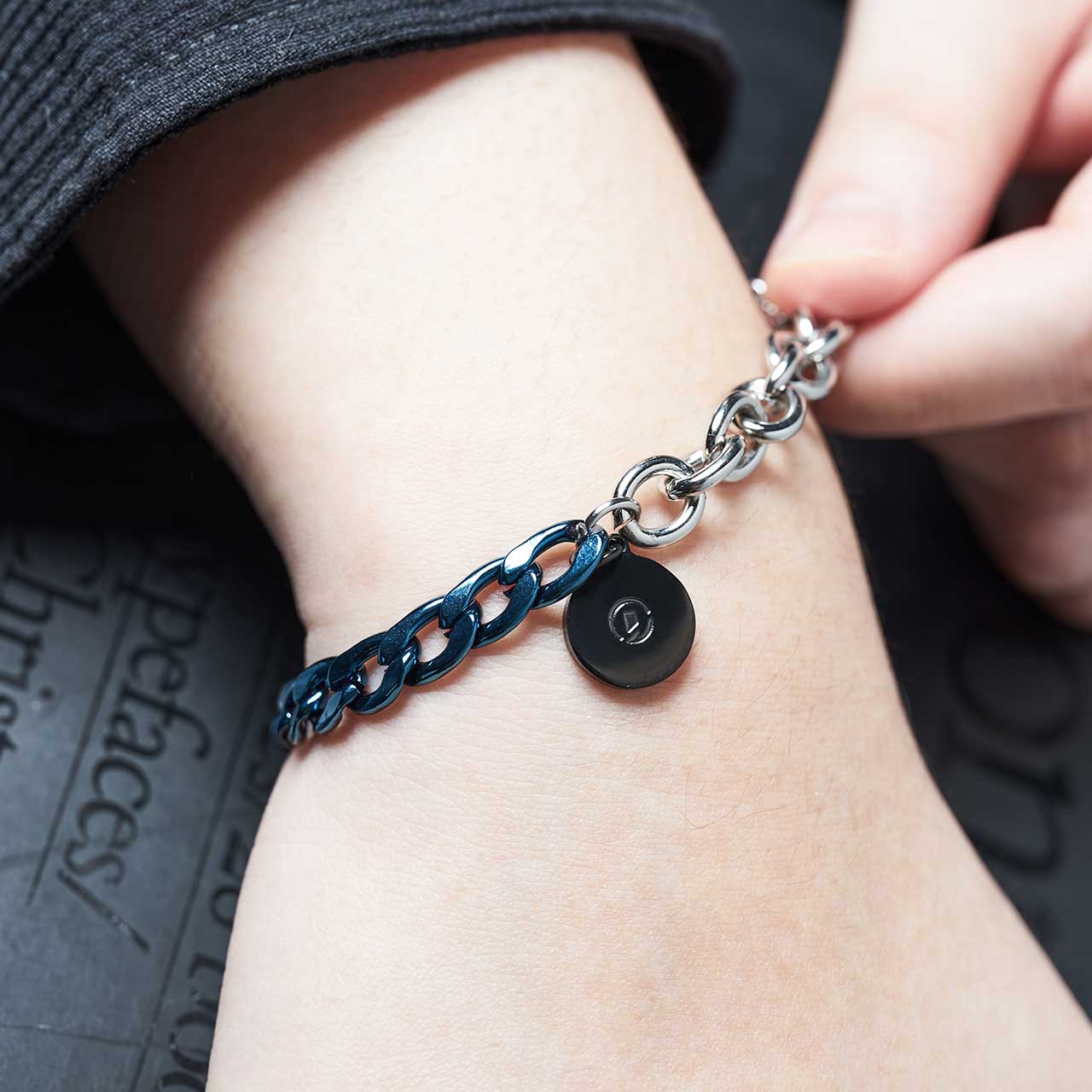 Mono Tint Chain Bracelet - Blue